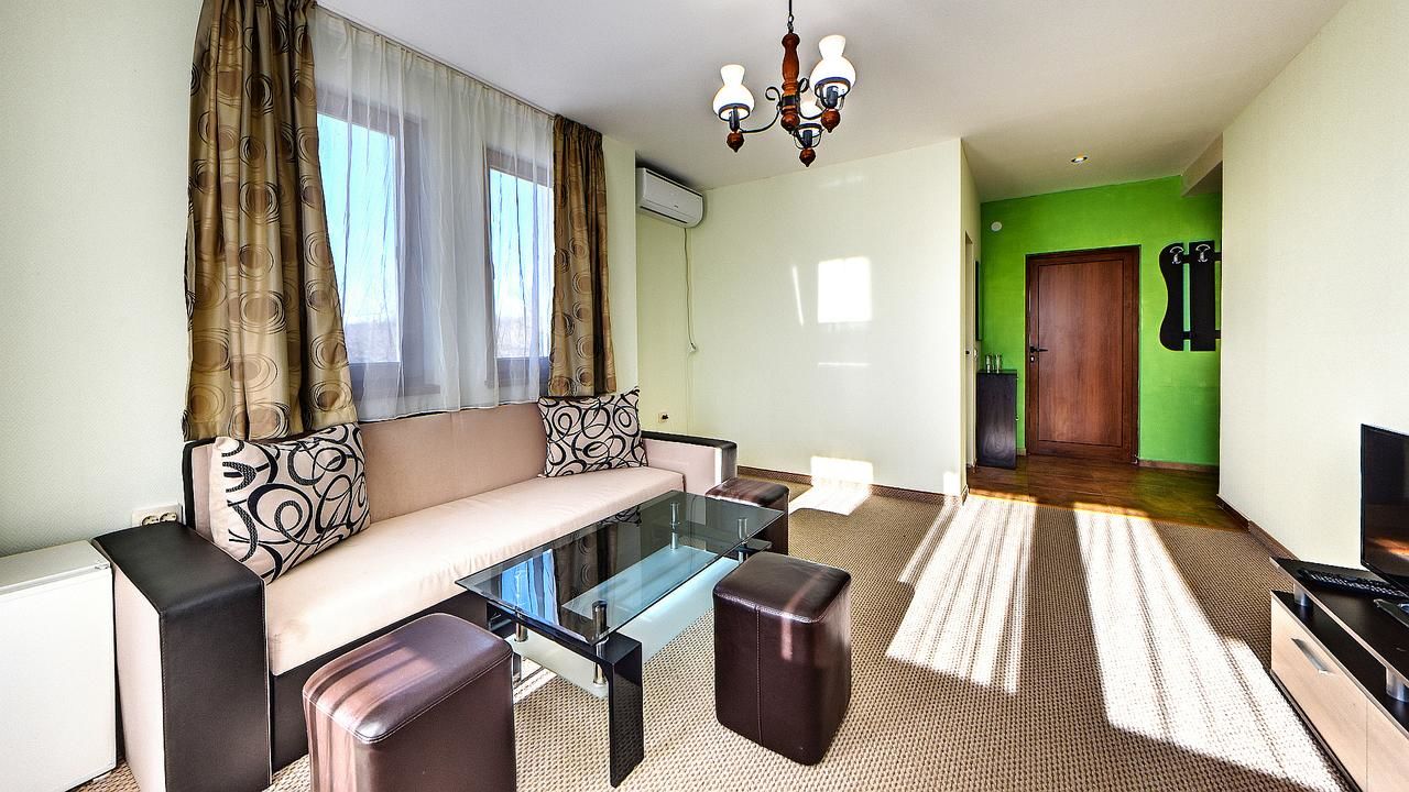 Отель Family Hotel KrisBo Donkovtsi-30