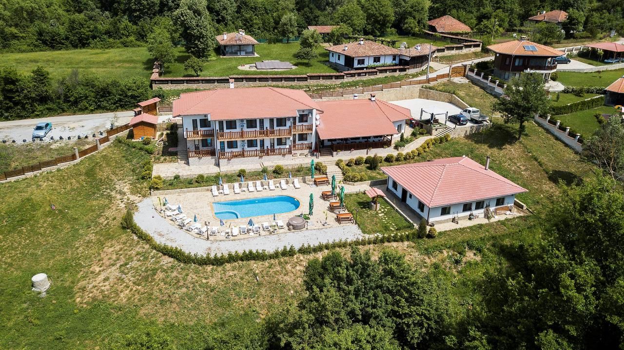 Отель Family Hotel KrisBo Donkovtsi-33