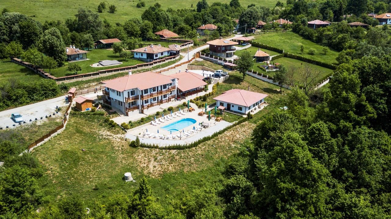 Отель Family Hotel KrisBo Donkovtsi-37