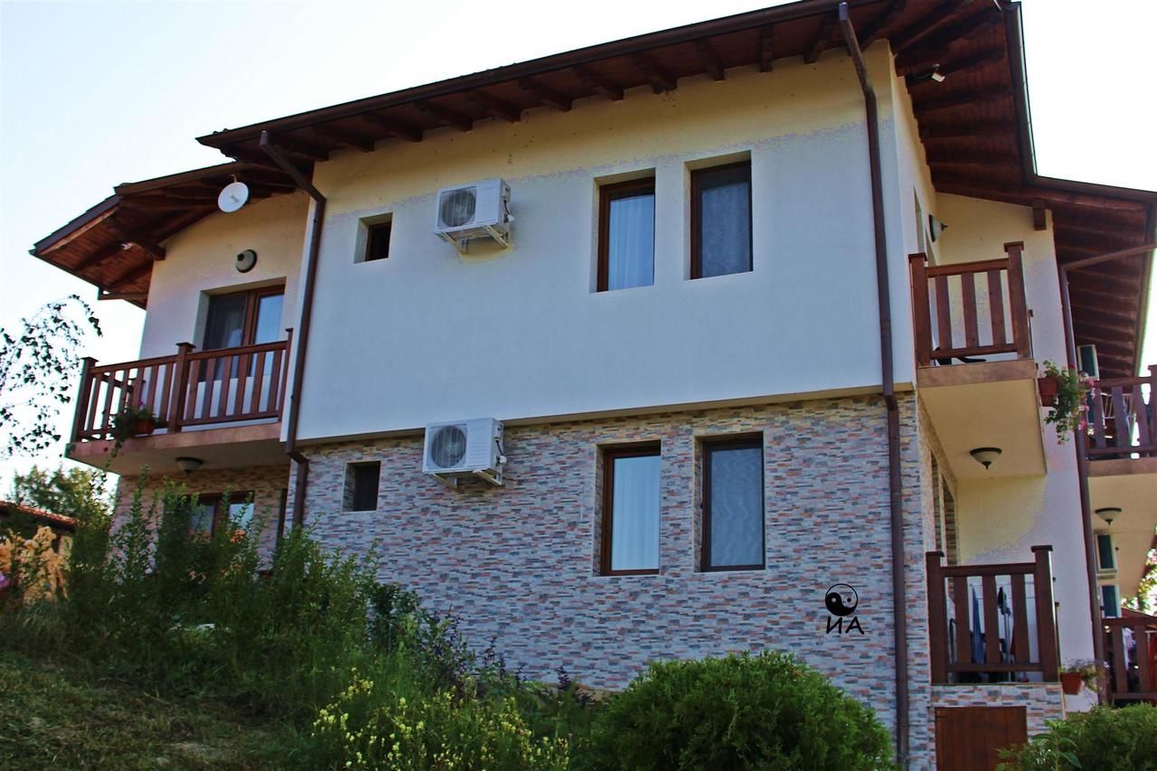 Отель Family Hotel KrisBo Donkovtsi-44