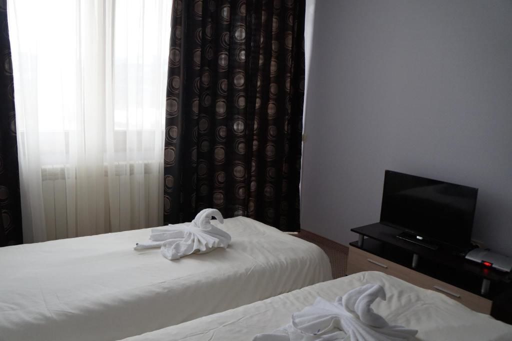 Отель Family Hotel KrisBo Donkovtsi