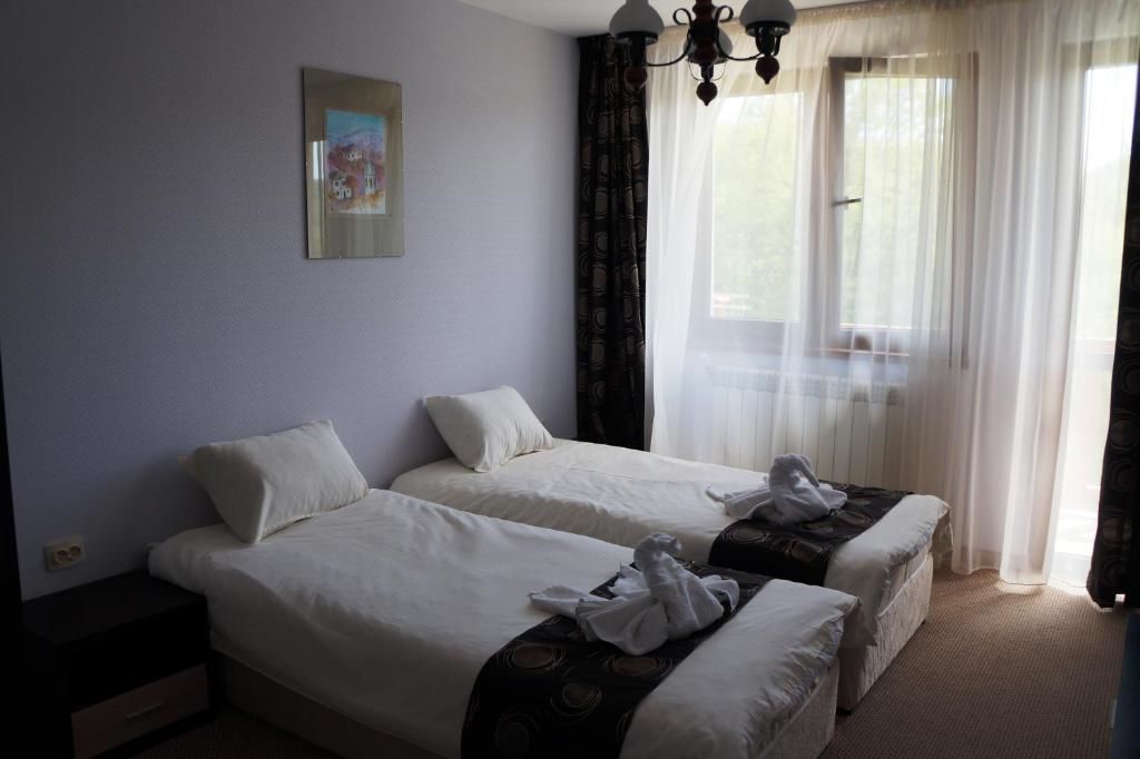 Отель Family Hotel KrisBo Donkovtsi