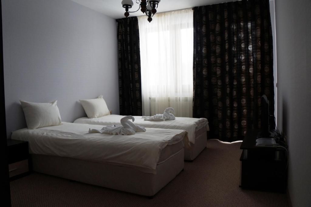 Отель Family Hotel KrisBo Donkovtsi